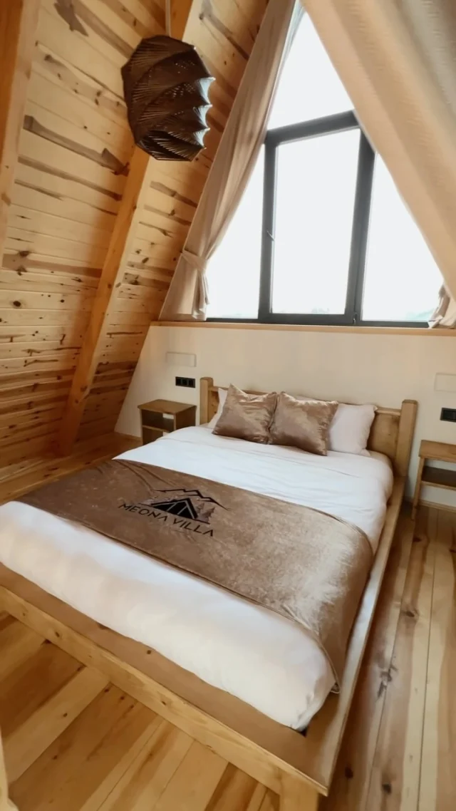 🏡@meonabungalov📍Ardeşen - Rize✈️ Rize Havalimanına 15 dk.🏙️ Şehir Merkezine 4 km.👫🏻2-3 Kişilik🍴Mutfak / Airfryer🛁 Hidromasajlı Jakuzi🚗 Özel Otopark Alanı🍳 Kahvaltı Hizmeti🛜 Wifi - Netflix🏞️Yatak Odasına Özel Seyir Terası🏔️Kaçkar Dağları - Vadi ve Deniz Manzaralı☎️ Bilgi ve Rezervasyon 0(542) 150 18 53..#karadeniz #bungalov #ayderyaylası #çamlıhemşin #otel #karadenizbalayı #tinyhouse #huseryaylası #rize #trabzon #ayder #fırtına #jakuzi #hidromasaj