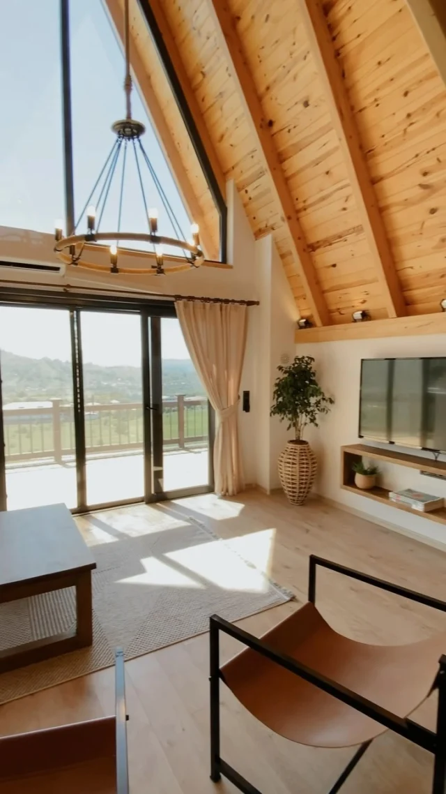 Geniş, ferah ve huzurlu... 😌🏡@meonabungalov📍Ardeşen - Rize✈️ Rize Havalimanına 15 dk.🏙️ Şehir Merkezine 4 km.👫🏻2-3 Kişilik🍴Mutfak / Airfryer🛁 Hidromasajlı Jakuzi🚗 Özel Otopark Alanı🍳 Kahvaltı Hizmeti🛜 Wifi - Netflix🏞️Yatak Odasına Özel Seyir Terası🏔️Kaçkar Dağları - Vadi ve Deniz Manzaralı☎️ Bilgi ve Rezervasyon 0(542) 150 18 53..#karadeniz #bungalov #ayderyaylası #çamlıhemşin #otel #karadenizbalayı #tinyhouse #huseryaylası #rize #trabzon #ayder #fırtına #jakuzi #hidromasaj