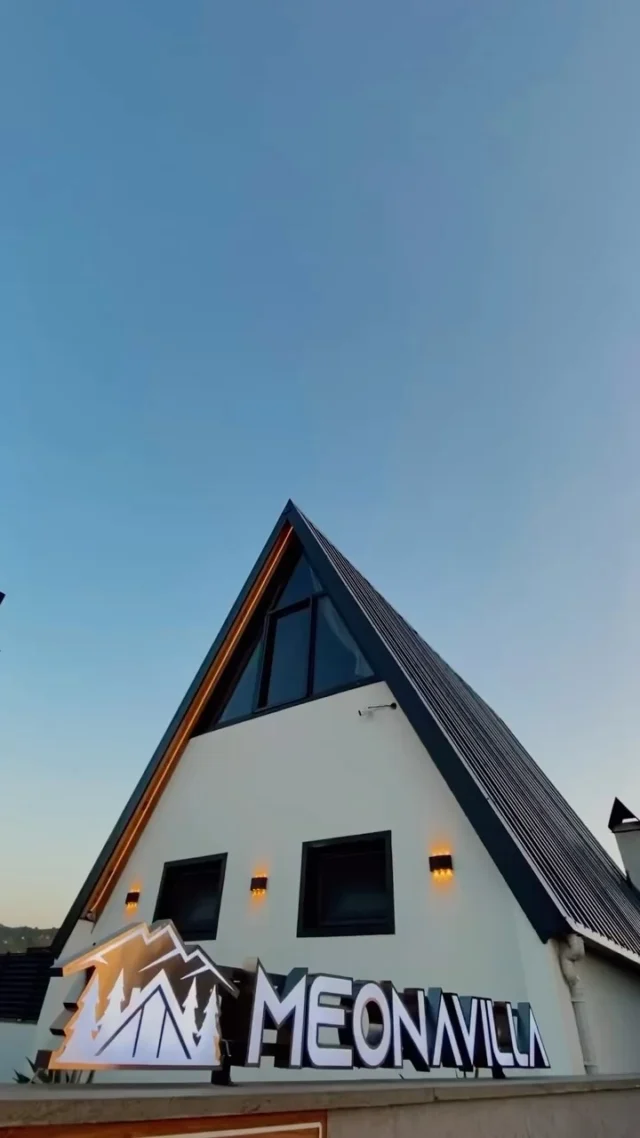 Sence bu manzaraya en çok ne yakışır?  🏡@meonabungalov📍Ardeşen - Rize✈️ Rize Havalimanına 15 dk.🏙️ Şehir Merkezine 4 km.👫🏻2-3 Kişilik🍴Mutfak🛁 Hidromasajlı Jakuzi🚗 Özel Otopark Alanı🍳 Kahvaltı Hizmeti🛜 Wifi - Netflix🏞️Yatak Odasına Özel Seyir Terası🏔️Kaçkar Dağları - Vadi ve Deniz Manzaralı☎️ Bilgi ve Rezervasyon 0(542) 150 18 53..#karadeniz #bungalov #ayderyaylası #çamlıhemşin #otel #karadenizbalayı #tinyhouse #huseryaylası #rize #trabzon #ayder #fırtına